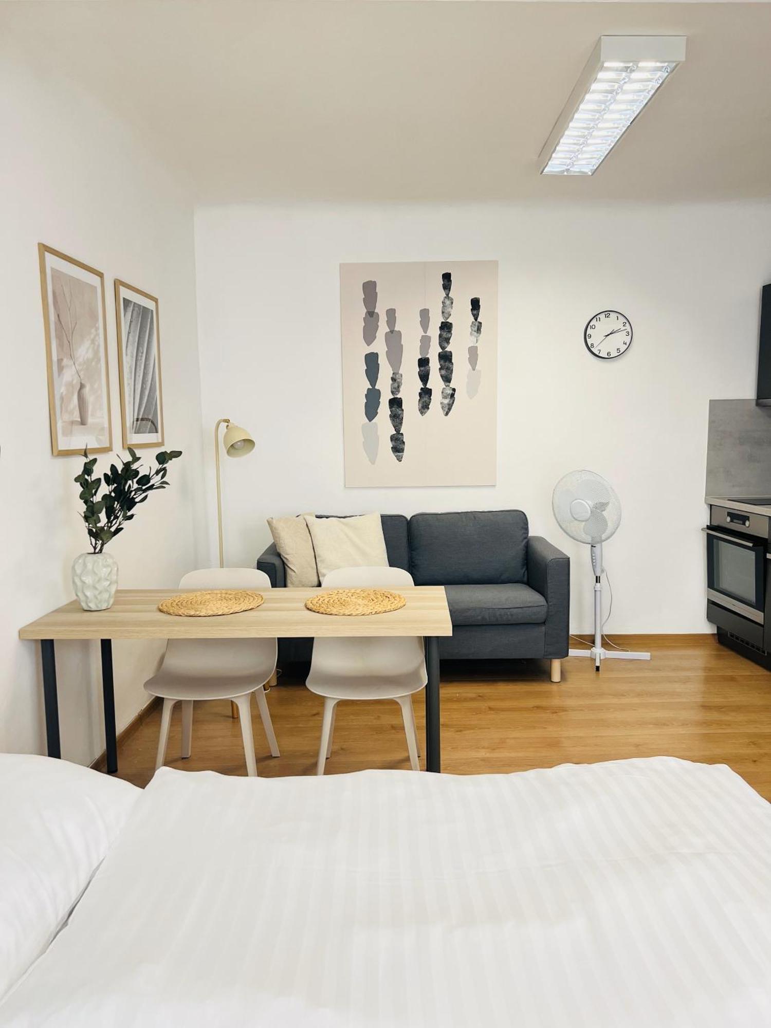 7 Nights Apartments Dominikanske N. Brno Exteriör bild